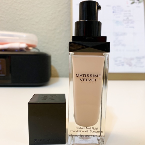 ❗️SOLD❗️Givenchy Matissime Velvet Foundation - Picture 1 of 5